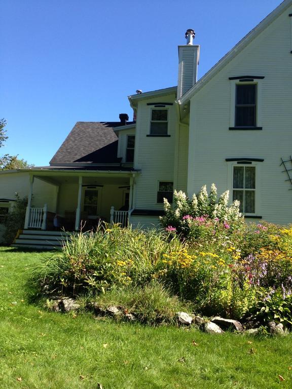 B&B Hillhouse Lac-Brome Exterior photo