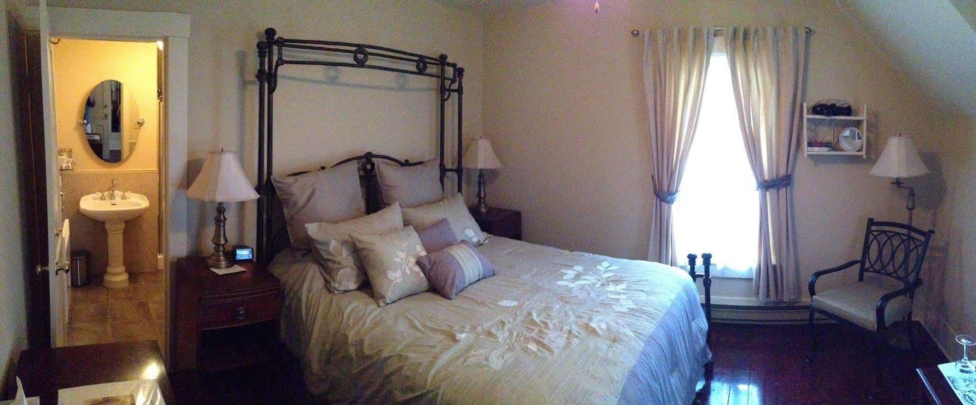 B&B Hillhouse Lac-Brome Exterior photo
