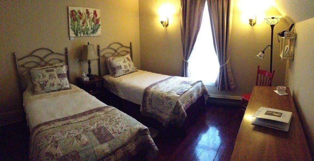 B&B Hillhouse Lac-Brome Exterior photo